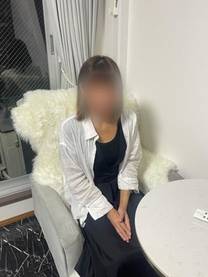 ���E